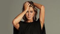 Ultah Ke-51, Jennifer Aniston Tampil Seksi di Pemotretan Majalah