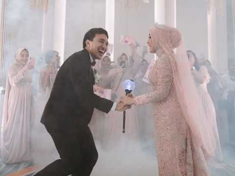 Pengantin Viral Dance BTS Tak Pernah Dilarang Suami Jadi Fans Boyband Korea
