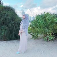 6 Inspirasi Busana Syar'i Fashionable untuk Kondangan Minggu Ini