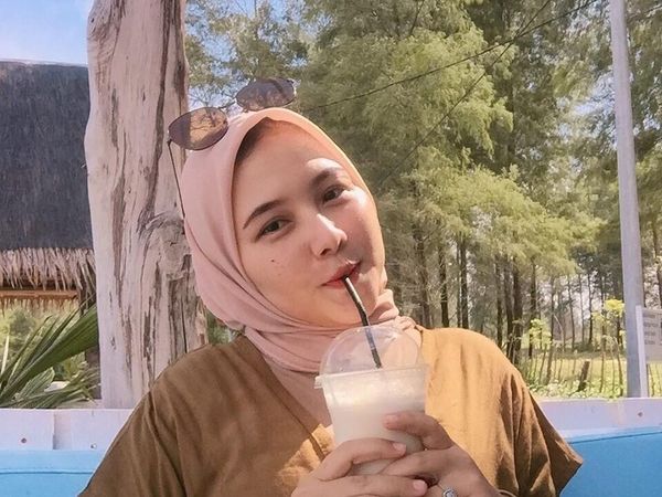 Ini Pose Kulineran Cantik Una Maulina, Calon Istri Sahrul Gunawan