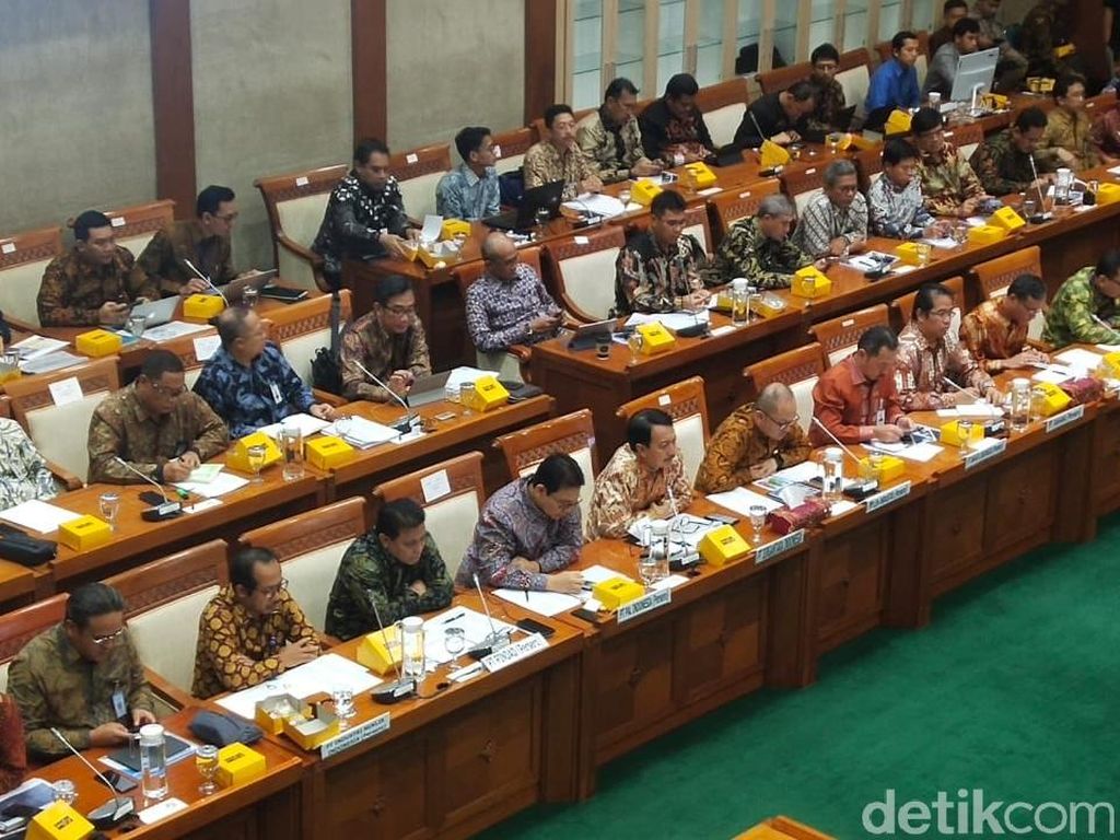 DPR Panggil 9 BUMN Strategis Minta Laporan Kinerja DPR Panggil 9 BUMN Strategis Minta Laporan Kinerja