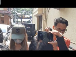 Dikawal Polwan, Lucinta Luna Membisu Usai Dites Rambut dan Darah