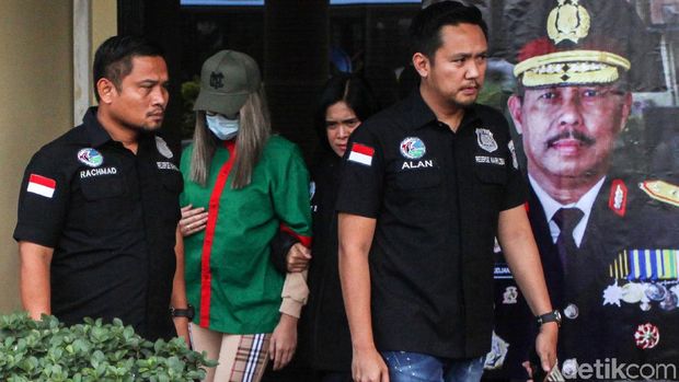 Liucinta Luna pakai baju tahanan