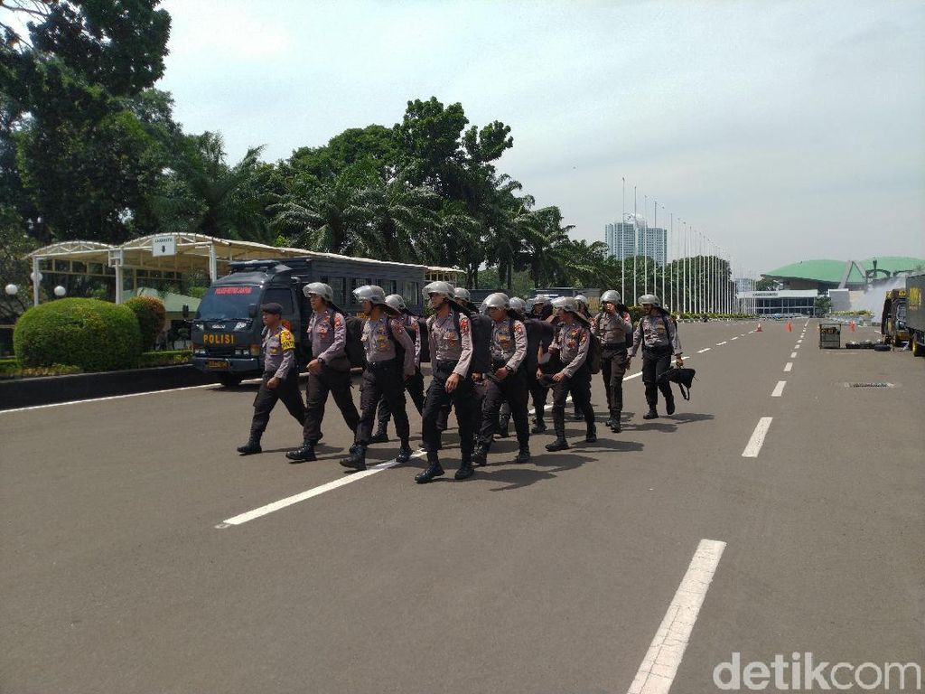 Buruh akan Demo di DPR Tolak Omnibus Law Cilaka, Polisi Bersiaga Buruh akan Demo di DPR Tolak Omnibus Law Cilaka, Polisi Bersiaga