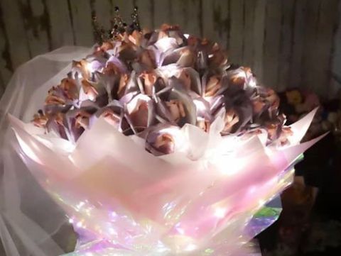 Buket uang untuk Valentine buatan Zheng Aini