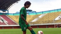 Irfan Bachdim pamer skill mengolah si kulit bundar.