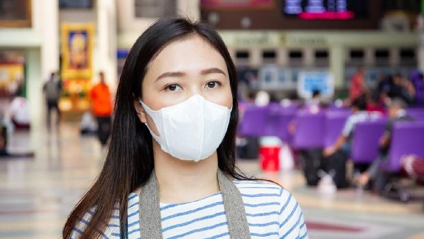 Ilustrasi orang mengenakan masker