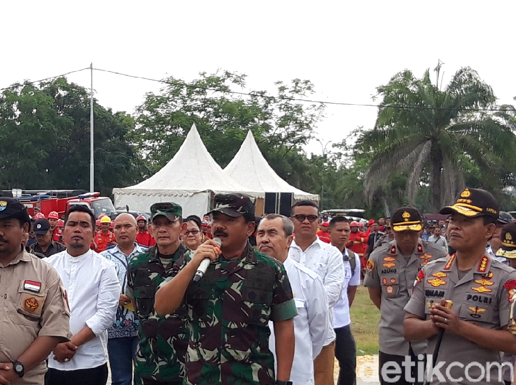 Panglima-Kapolri Tinjau Posko Relawan Karhutla di Riau, Tekankan Sinergi Panglima-Kapolri Tinjau Posko Relawan Karhutla di Riau, Tekankan Sinergi