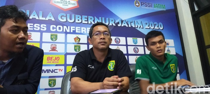 Pelatih Persebaya Surabaya Aji Santoso