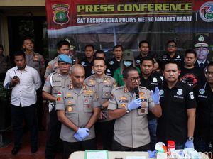 Pemeriksaan Berlanjut, Lucinta Luna Akan Bermalam di Polres Jakbar Pemeriksaan Berlanjut, Lucinta Luna Akan Bermalam di Polres Jakbar