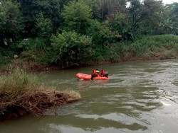 Cuci Baju di Sungai, Emak-emak Diduga Hilang Terseret Arus