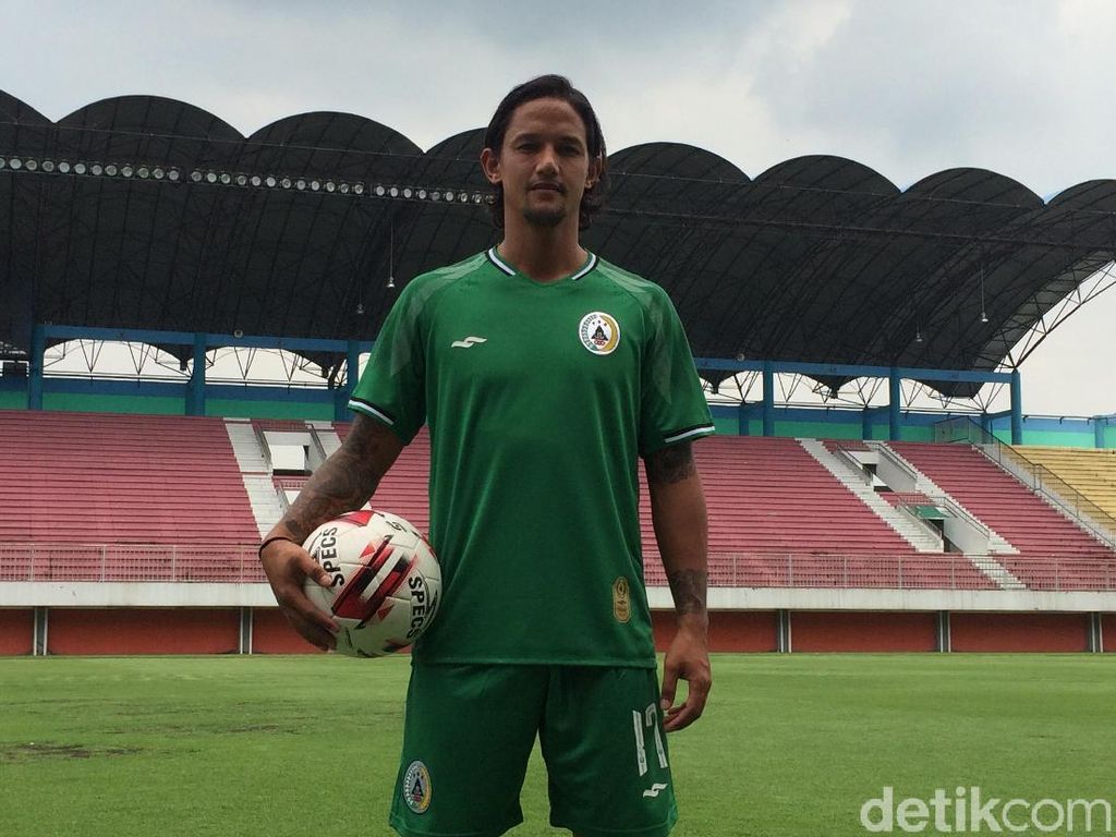 PSS Sleman Resmikan Kepindahan Irfan Bachdim PSS Sleman Resmikan Kepindahan Irfan Bachdim