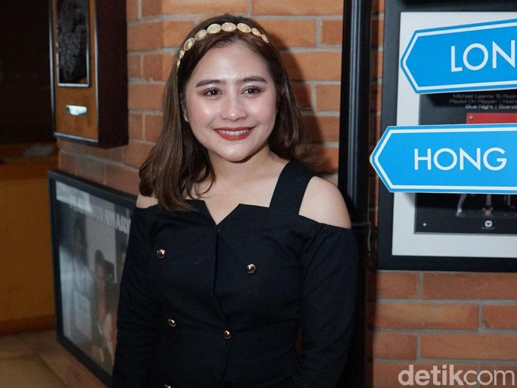 Pernikahan Palsunya Bikin Heboh, Ini Kata Prilly Latuconsina Pernikahan Palsunya Bikin Heboh, Ini Kata Prilly Latuconsina