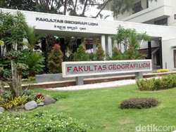 Terpopuler di Yogya: Gerobak Jalan Sendiri-Foto Mahasiswi JMG UGM Diblur