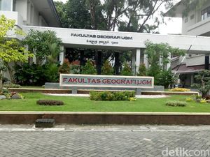 Akhirnya Terkuak, Ternyata Ini Alasan Foto Mahasiswi Pegiat Dakwah UGM Diblur Akhirnya Terkuak, Ternyata Ini Alasan Foto Mahasiswi Pegiat Dakwah UGM Diblur