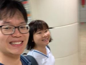 Perawat di Kereta Dijauhi karena Virus Corona, Aksi Manis Suaminya Viral