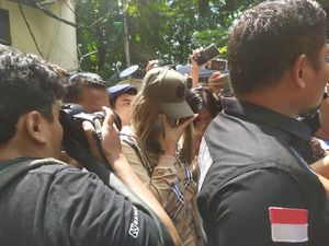 Polisi Bawa Lucinta Luna ke Labfor untuk Dicek Darah dan Rambut