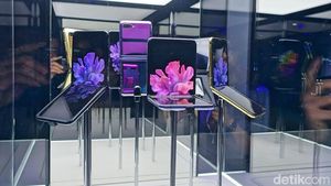 Menggenggam Galaxy Z Flip, Ponsel Layar Lipat Imut Harga Rp 21 Juta
