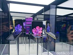Menggenggam Galaxy Z Flip, Ponsel Layar Lipat Imut Harga Rp 21 Juta