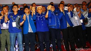 Gandengan Tangan, Zulkifli Hasan-Hatta Rajasa Tutup Kongres PAN