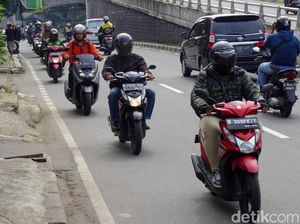 Bahaya! Pemotor Ini Nekat Lawan Arah di Pondok Bambu Bahaya! Pemotor Ini Nekat Lawan Arah di Pondok Bambu