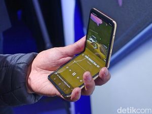 Galaxy Z Flip, Ponsel Layar Lipat Harga Rp 21 Juta