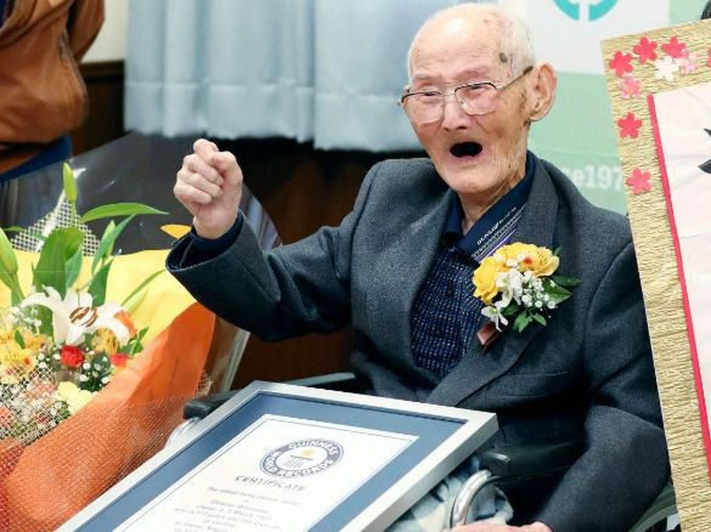 Video: Kenalan dengan Chitetsu Watanabe, Manusia Tertua di Dunia Video: Kenalan dengan Chitetsu Watanabe, Manusia Tertua di Dunia