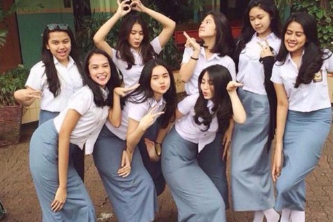 Yuk Intip Perubahan Tren Fashion Seragam Sekolah Dulu VS Sekarang!
