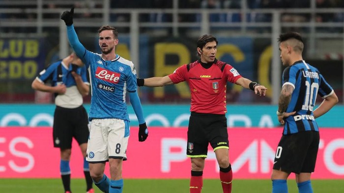MILAN, ITALY - FEBRUARY 12:  Fabian Ruiz of SSC Napoli celebrates after scoring the opening goal during the Coppa Italia Semi Final match between FC Internazionale and SSC Napoli at Stadio Giuseppe Meazza on February 12, 2020 in Milan, Italy.  (Photo by Emilio Andreoli/Getty Images).
