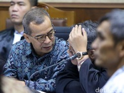Emirsyah Satar dan Soetikno Soedarjo Hadapi Vonis Kasus Suap Hari Ini
