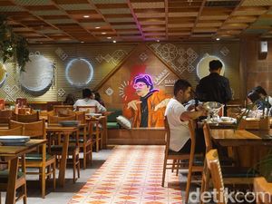 Padang Petir: Ashiap! Mencicipi Dendeng Batokok di Resto Atta Halilintar Padang Petir: Ashiap! Mencicipi Dendeng Batokok di Resto Atta Halilintar