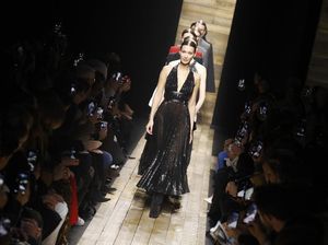 New York Fashion Week Tetap Digelar, Tamu Dibatasi New York Fashion Week Tetap Digelar, Tamu Dibatasi