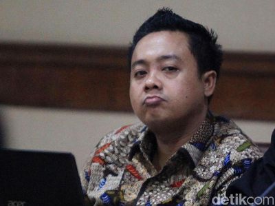 Eks Aspri Kemenpora Cemberut Aja