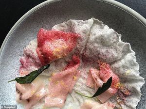 Unik! Menu Valentine Buatan Celebrity Chef Ini Pakai Mawar Kering Unik! Menu Valentine Buatan Celebrity Chef Ini Pakai Mawar Kering