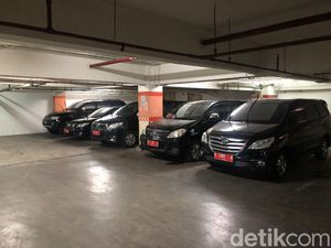 Mobdin Bapenda Jabar Mangkrak di Basement Pusat Perbelanjaan Bandung Mobdin Bapenda Jabar Mangkrak di Basement Pusat Perbelanjaan Bandung