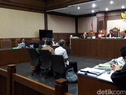 Saksi Ngaku Debat dengan Emirsyah Satar yang Anggap Gratifikasi Wajar