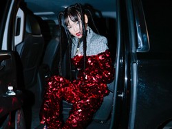 Kolaborasi dengan KFC, Crocs Rilis Sepatu Beraroma Ayam Goreng