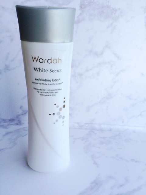 cara memakai scrub wajah wardah white secret