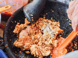 Netizen Sebut Ayam Geprek di Luar Yogyakarta Tidak Sesuai Pakem, Ini Sebabnya