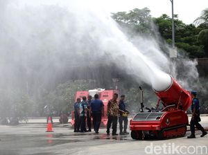 Robot Damkar Puluhan Miliar Siap Beraksi di DKI Robot Damkar Puluhan Miliar Siap Beraksi di DKI