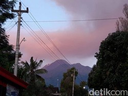 Video Hujan Abu di Glagaharjo Sleman Usai Erupsi Merapi