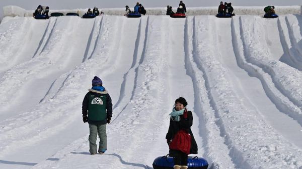 Potret Patung-Patung Salju Raksasa di Festival Sapporo