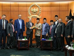 Hidayat Nur Wahid Dorong Demokrasi Parlemen Dengan Nilai Islam