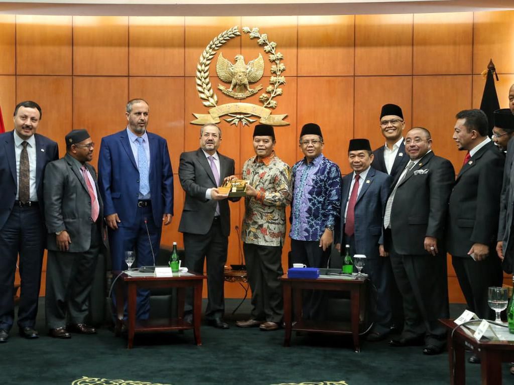 Hidayat Nur Wahid Dorong Demokrasi Parlemen Dengan Nilai Islam Hidayat Nur Wahid Dorong Demokrasi Parlemen Dengan Nilai Islam