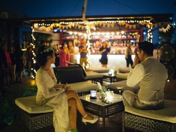 5 Kafe Rooftop Ini Tawarkan Pemandangan Cantik Plus Makanan Enak