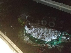 Cerita Sopir Saat Truk Terjun ke Sungai, Selamat Usai Cari Al-Quran