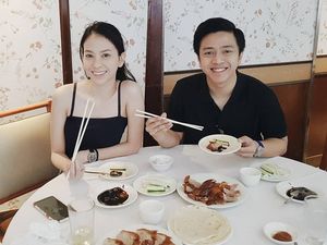 Baru Jadi Ayah, Pose Febrian Nindyo saat Kulineran Tetap Keren