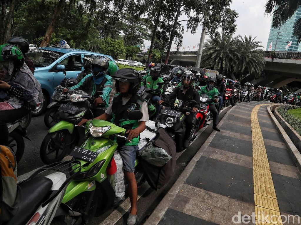 Motor Dituduh Lebih Banyak Menyumbang Polusi Udara Dibanding Mobil Motor Dituduh Lebih Banyak Menyumbang Polusi Udara Dibanding Mobil