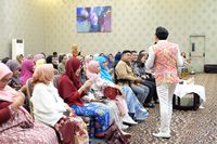 Ibu Bahagia, Keluarga Juga Bahagia