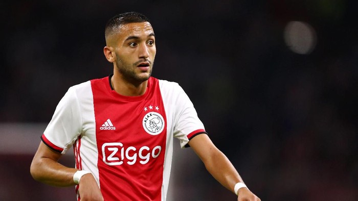 AMSTERDAM, NETHERLANDS - AUGUST 13:  Hakim Ziyech of Ajax looks on during the UEFA Champions League 3rd Qualifying match between Ajax and PAOK Thessaloniki at Johan Cruyff Arena on August 13, 2019 in Amsterdam, Netherlands. (Photo by Dean Mouhtaropoulos/Getty Images)
